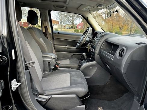 Used 2014 Jeep Patriot Latitude w/ Sun/Sound Group image 25