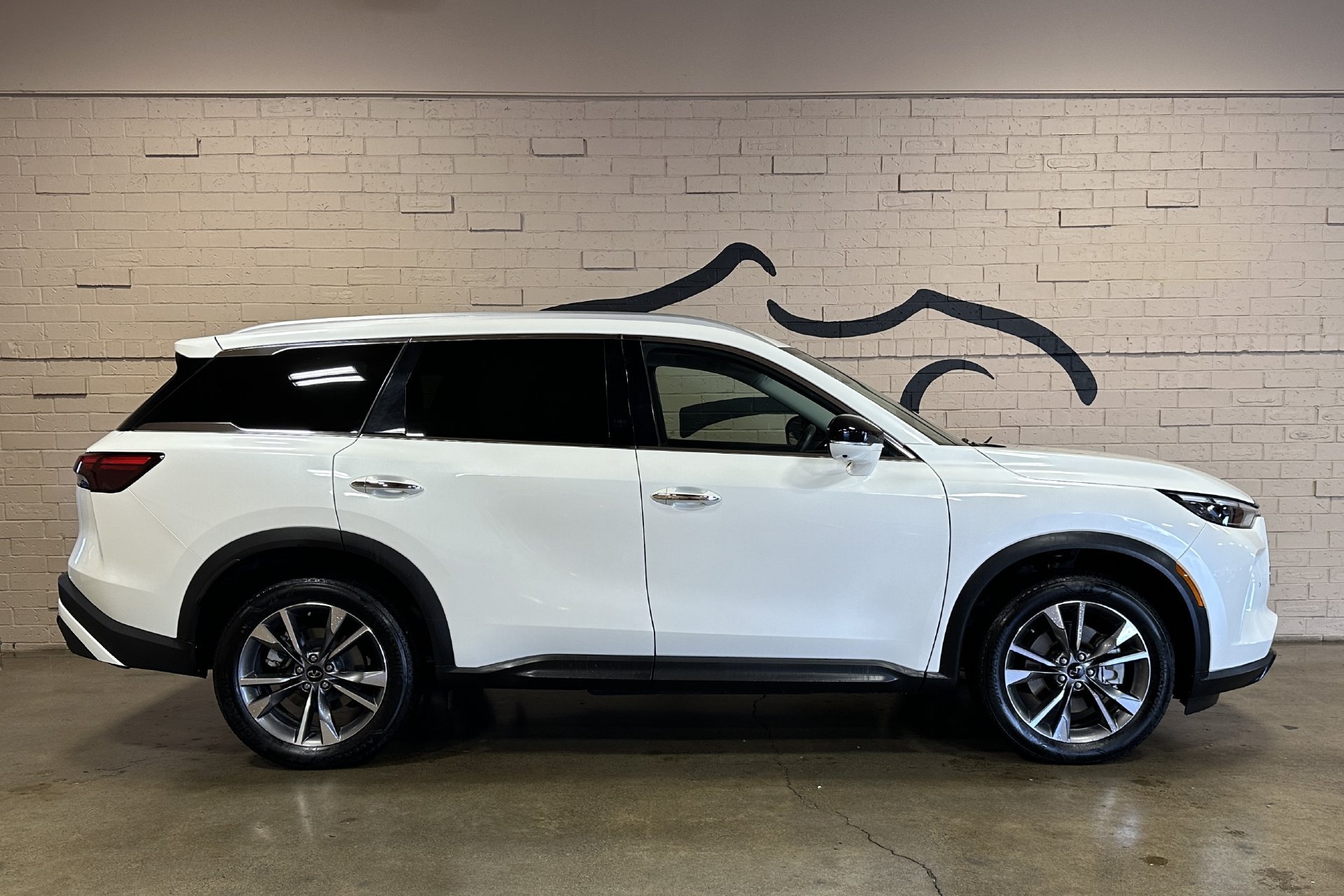 Used 2024 INFINITI QX60 Luxe AWD/4WD image 2