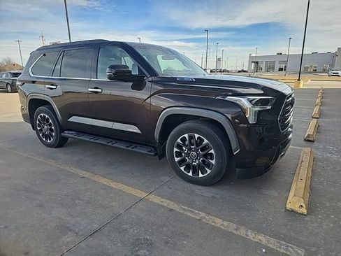 Used 2023 Toyota Sequoia Limited image 4