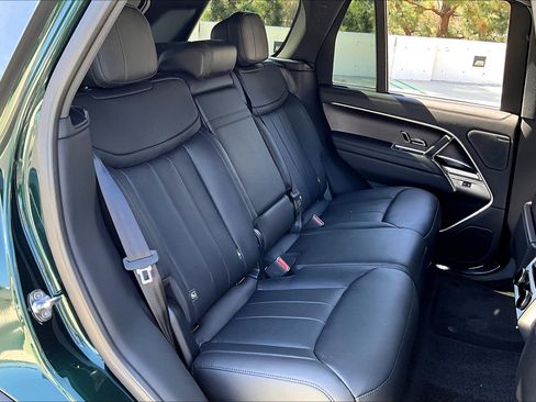 New 2025 Land Rover Range Rover SE image 7