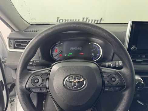Used 2025 Toyota RAV4 XLE AWD/4WD image 21