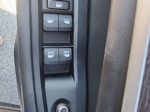 Used 2023 Jeep Grand Cherokee L Limited w/ Black Appearance Package image 35