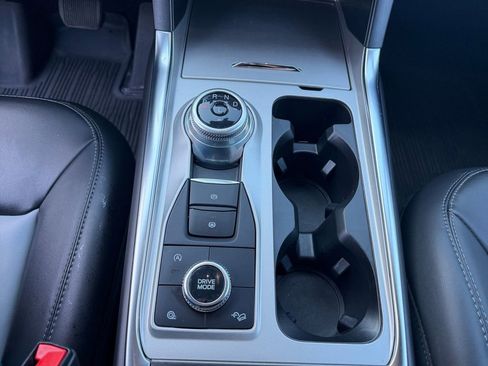 Used 2023 Ford Explorer XLT w/ Equipment Group 202A AWD/4WD image 33