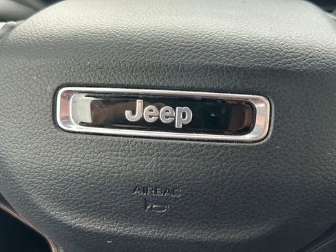 Used 2024 Jeep Grand Cherokee L Altitude AWD/4WD image 40