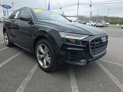 Used 2023 Audi Q8 Premium image 43