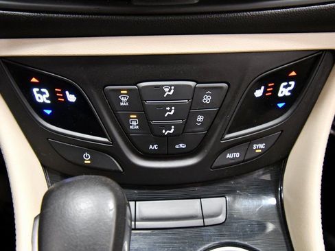 Used 2017 Buick Envision Essence image 25