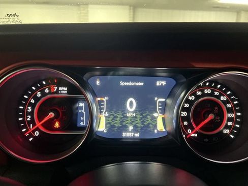 Used 2021 Jeep Gladiator Rubicon AWD/4WD image 12
