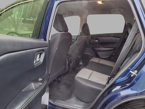Certified 2025 Nissan Rogue SV image 26