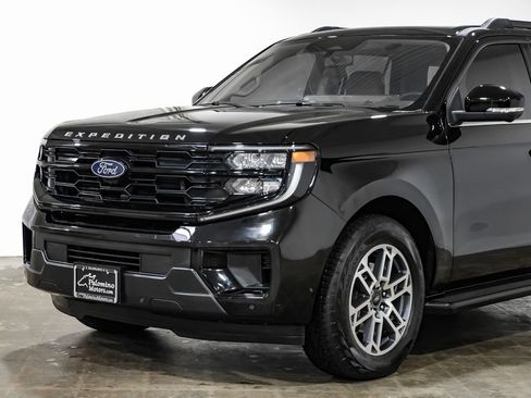 Used 2025 Ford Expedition Max Active AWD/4WD image 6