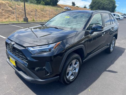 Certified 2025 Toyota RAV4 XLE AWD/4WD image 5