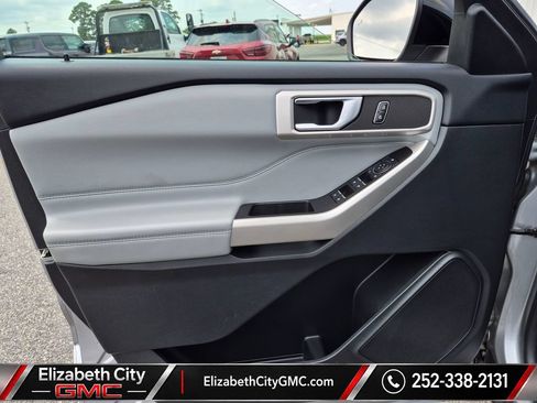 Used 2022 Ford Explorer XLT w/ Equipment Group 202A AWD/4WD image 11