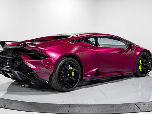 Used 2024 Lamborghini Huracan Tecnica image 3