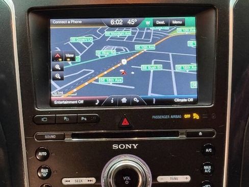 Used 2016 Ford Explorer Platinum image 18