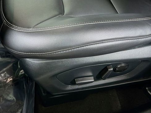 Used 2024 Ford Explorer XLT w/ Equipment Group 202A image 17