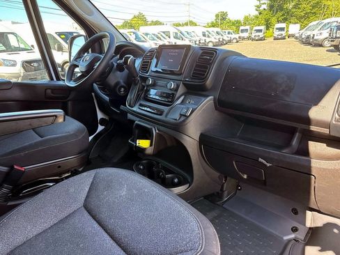Used 2025 RAM ProMaster 2500 w/ U-Haul Equipment Group FWD image 17