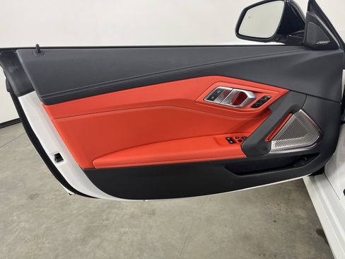 Used 2026 BMW Z4 M40i w/ Premium Package image 12