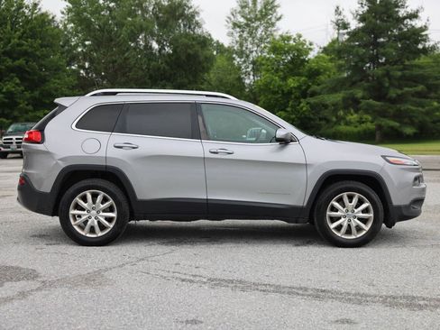 Used 2017 Jeep Cherokee Limited AWD/4WD image 6