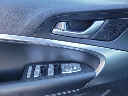 Used 2025 Genesis G70 2.5T image 23