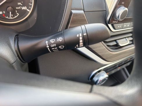 Used 2025 Nissan Altima 2.5 SV image 28