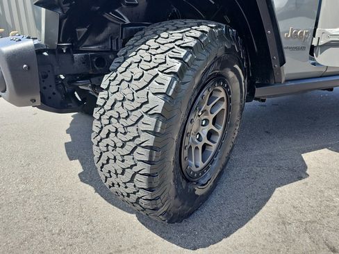 Used 2022 Jeep Wrangler Unlimited Rubicon AWD/4WD image 33