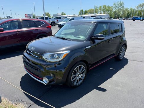 Used 2018 Kia Soul ! w/ Tech Package FWD image 1