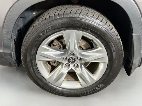 Used 2016 Toyota Highlander Limited image 31