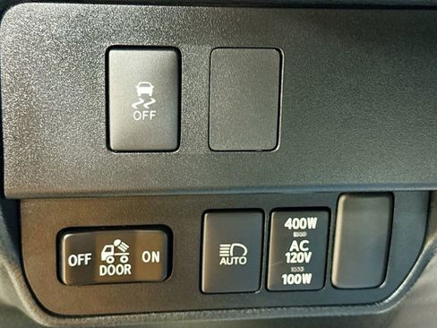 Used 2021 Toyota Tacoma TRD Off-Road image 12