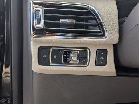 Used 2022 Lincoln Navigator Reserve image 12