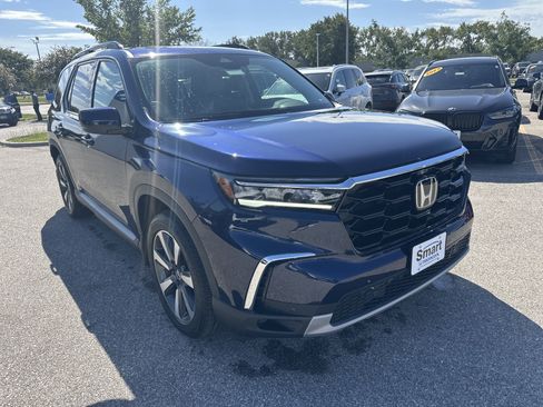 Used 2024 Honda Pilot Touring image 2