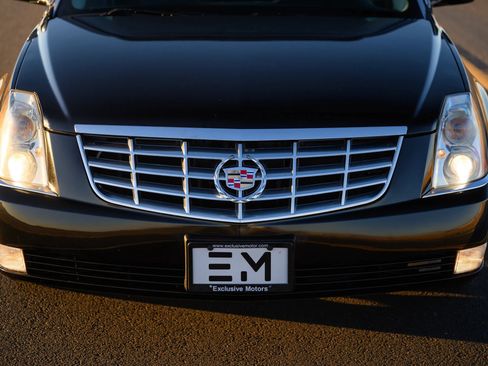 Used 2009 Cadillac DTS Hearse FWD image 23
