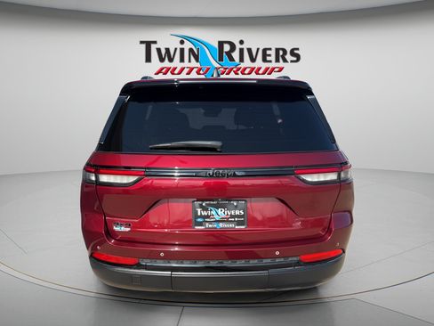 Used 2023 Jeep Grand Cherokee Altitude AWD/4WD image 3