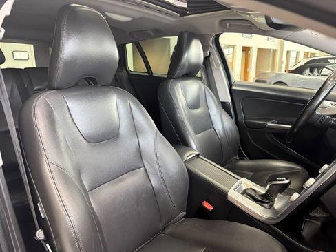 Used 2018 Volvo V60 T5 Cross Country w/ Convenience Package image 22