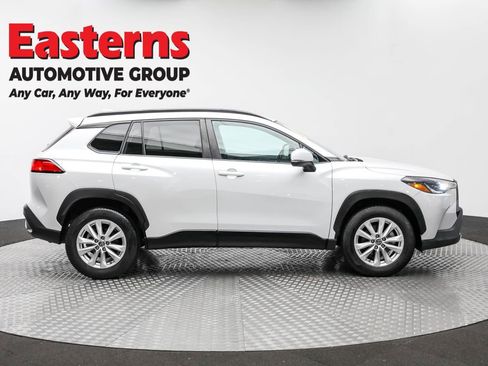 Used 2023 Toyota Corolla Cross LE image 4