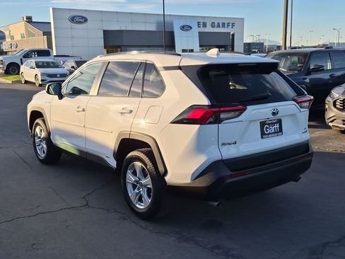 Used 2019 Toyota RAV4 LE w/ Carpet Mat Package AWD/4WD image 8