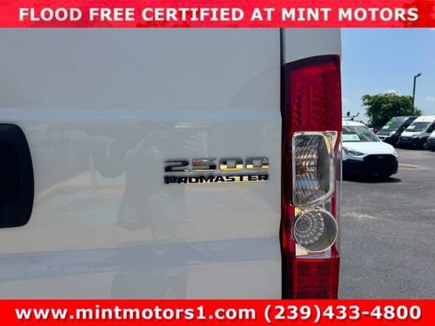 Used 2025 RAM ProMaster 2500 w/ Convenience Group FWD image 24