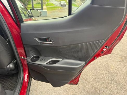 Used 2019 Toyota C-HR XLE FWD image 30