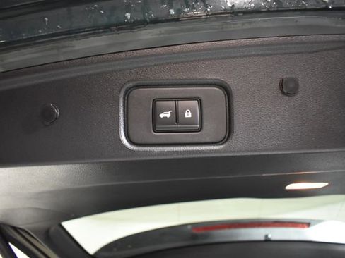 Certified 2024 Nissan Pathfinder SL w/ Black Appearance Package image 33