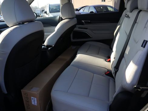 New 2025 Kia Telluride EX image 13