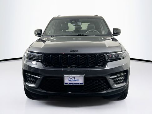 Used 2023 Jeep Grand Cherokee Altitude AWD/4WD image 2
