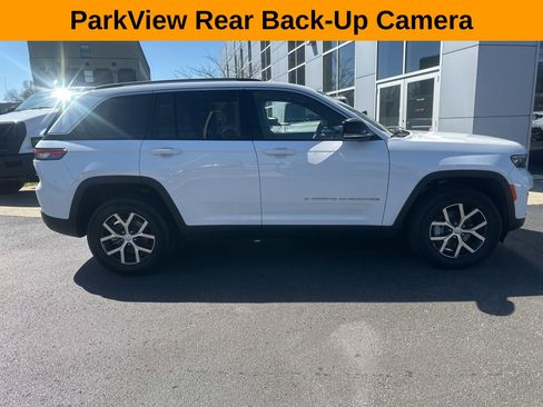 Used 2023 Jeep Grand Cherokee Limited AWD/4WD image 2