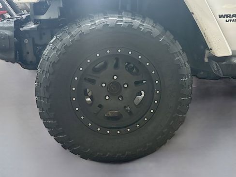 Used 2014 Jeep Wrangler Unlimited Sahara image 28