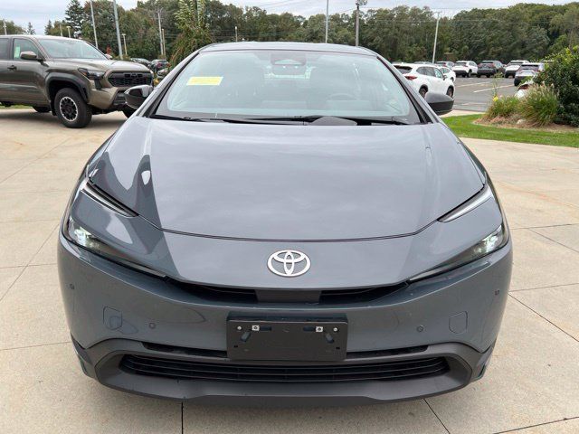 Used 2025 Toyota Prius LE FWD image 2