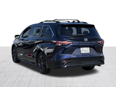 Used 2021 Toyota Sienna XSE w/ XSE Plus Package image 6