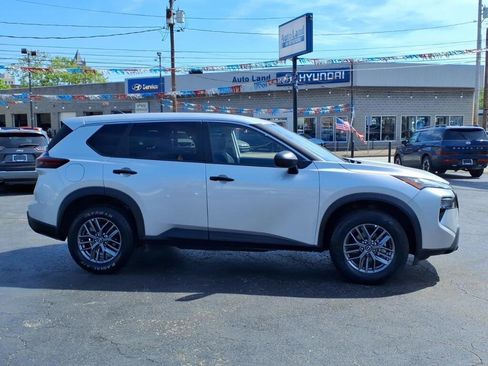 Used 2024 Nissan Rogue S AWD/4WD image 5