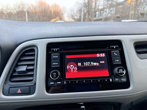 Used 2020 Honda HR-V LX image 12