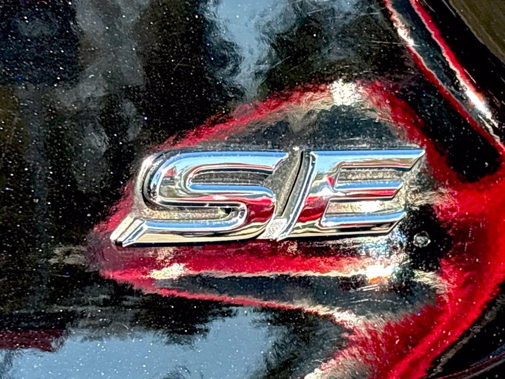 Used 2025 Toyota Camry SE FWD image 5
