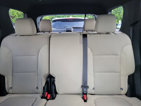 Used 2023 Chevrolet Traverse LS FWD image 14