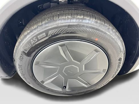 Used 2026 Tesla Model Y 2WD image 80