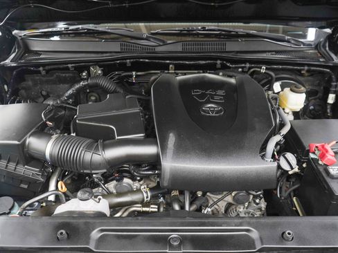 Used 2022 Toyota Tacoma TRD Sport AWD/4WD image 31