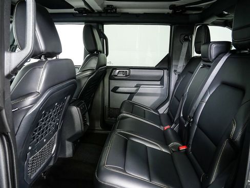 Used 2025 Ford Bronco Badlands image 17